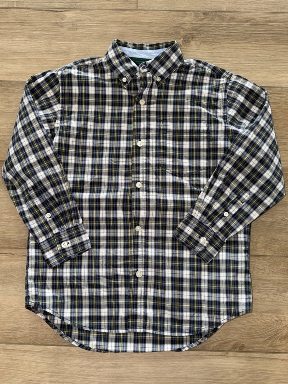 Gap Classic Plaid Button-Down Shirt in Navy & White plaid button medium (8)